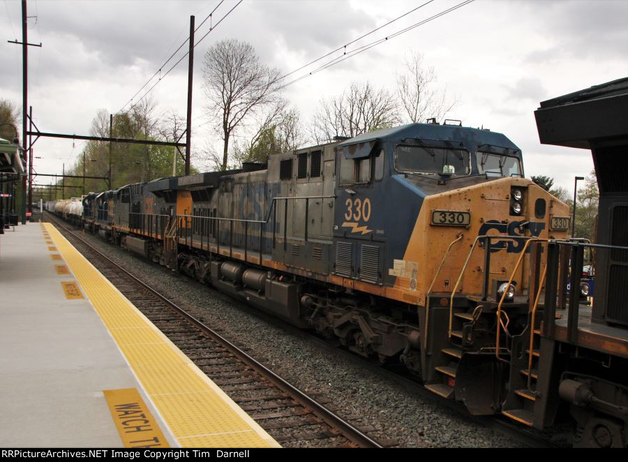 CSX 330 on Q403